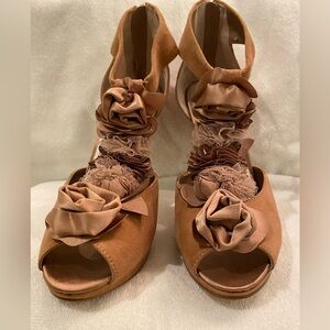 NWOT Baker Suede Size 8 Open Toe Heels with Floral and Lace Detail